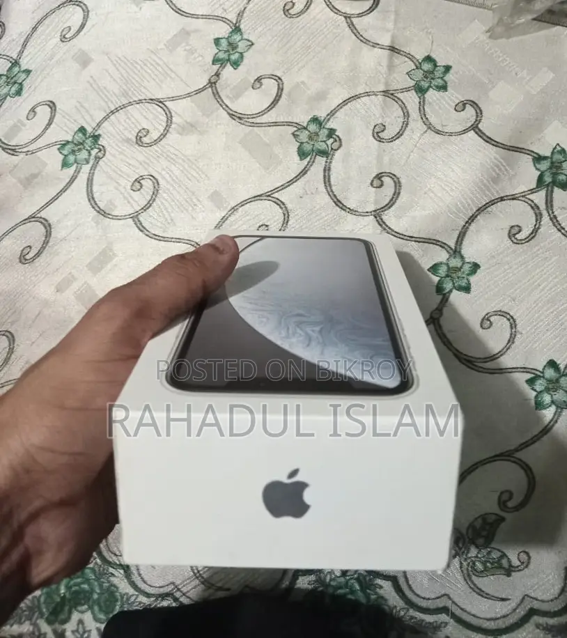 Apple iPhone XR (Used)