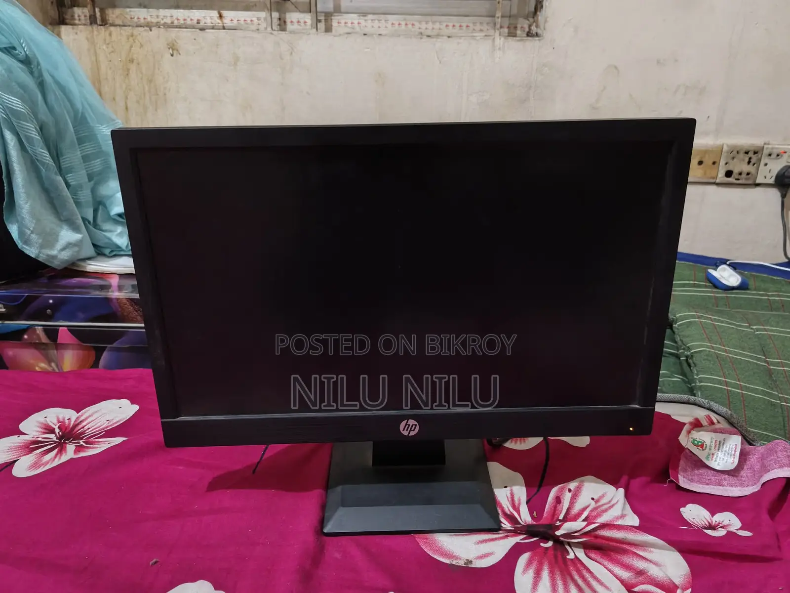 HP v19 HD LED Monitor