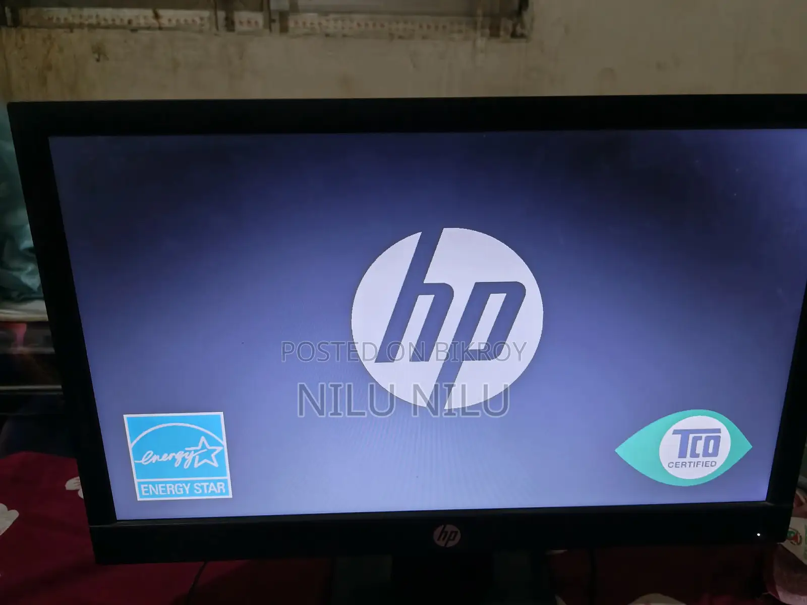 HP v19 HD LED Monitor