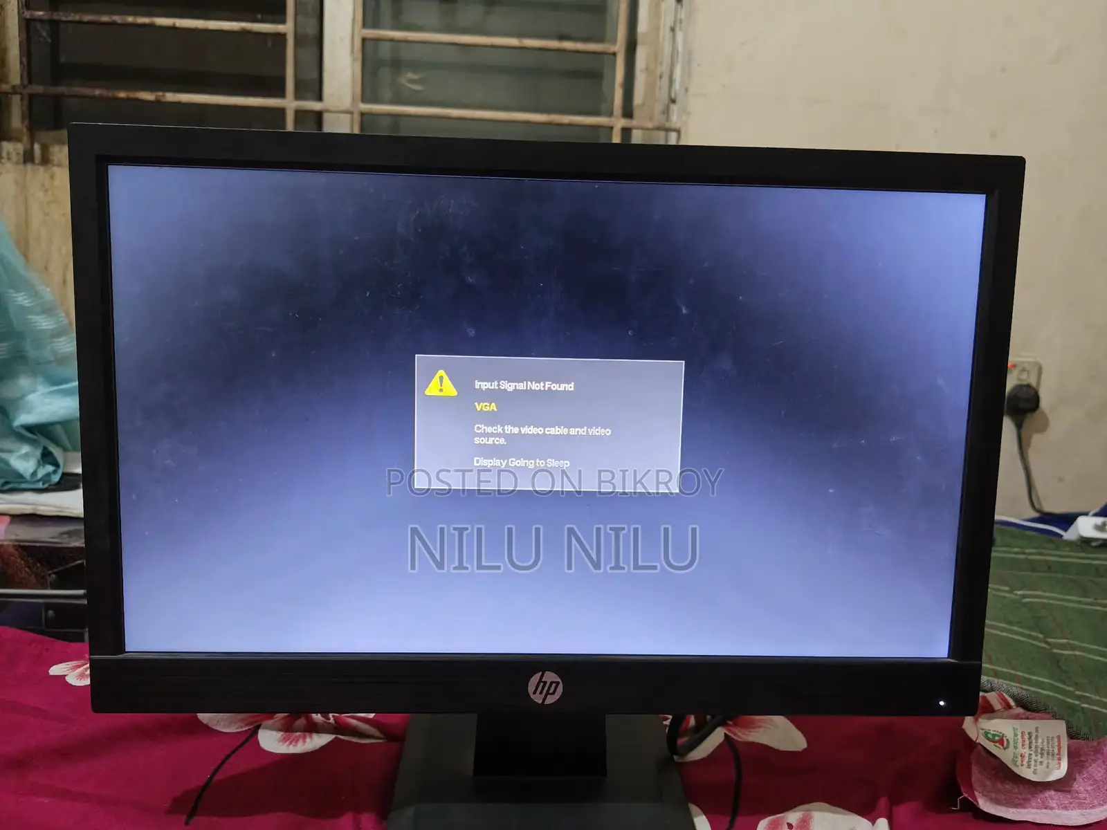 HP v19 HD LED Monitor