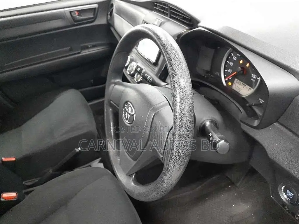 Toyota Axio EX NON HYBRID WHITE 2020