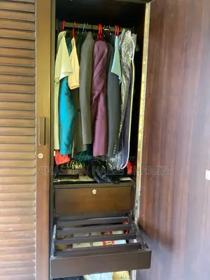 ওয়ার্ডরোব বিক্রয় হবে