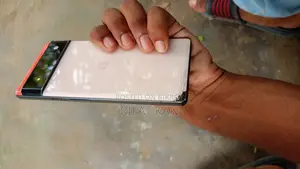 Google Pixel 6 . (Used)