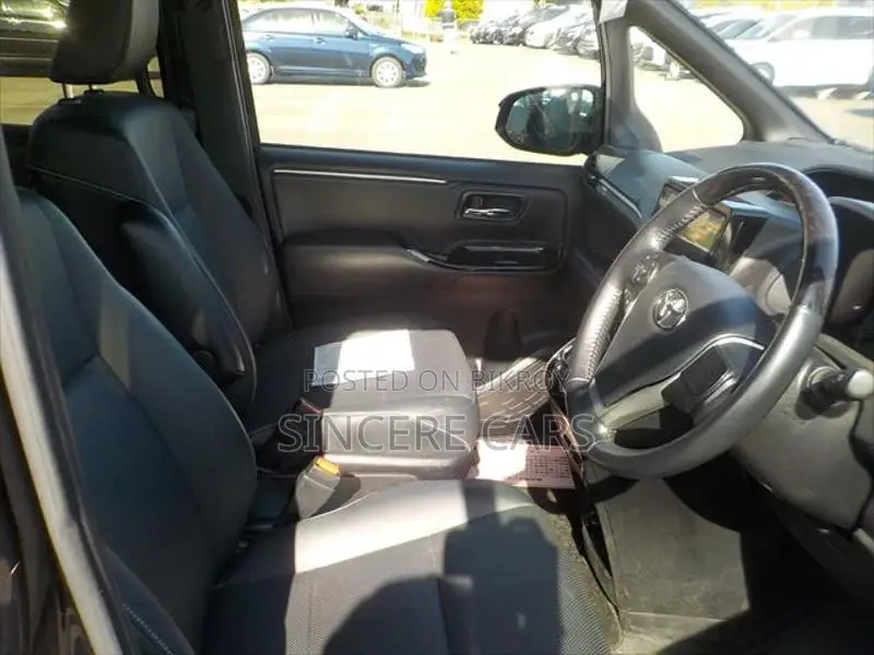 Toyota Esquire GI NON HYB 4POINT 2021