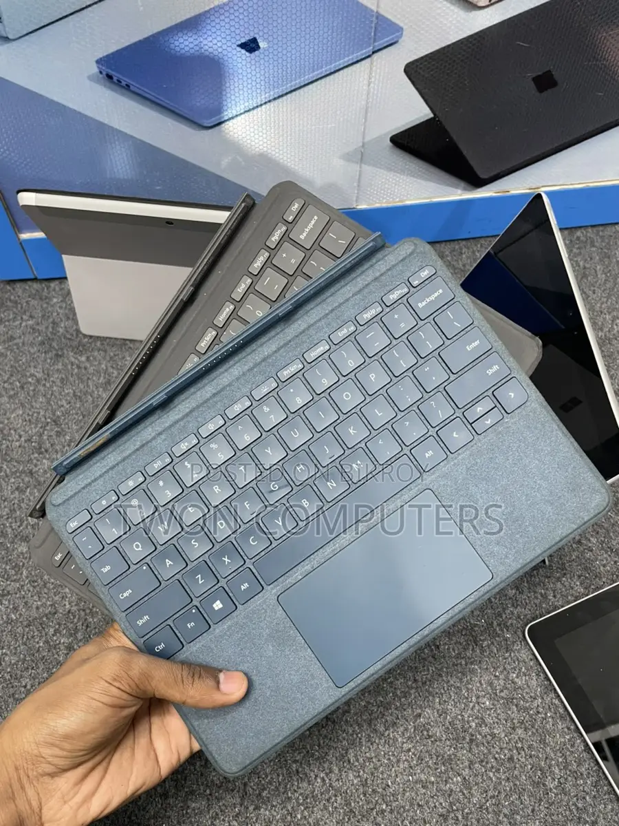 Microsoft Surface Pro 2 in1 Detachable Laptop 8/128 GB 10.5" Display