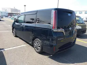 Toyota Esquire Gi Premium HYBRID 20 2020