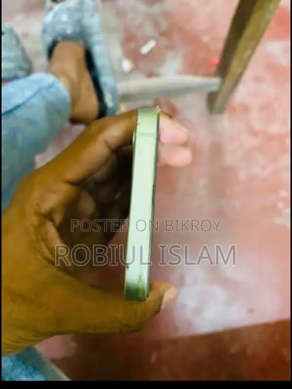 Apple iPhone 12 (Used)