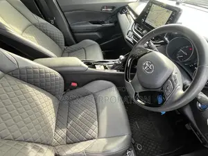 Toyota C-HR CHR Hybrid 2021