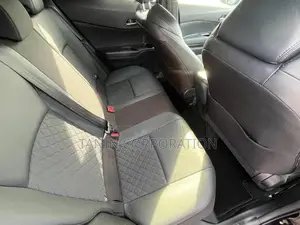 Toyota C-HR CHR Hybrid 2021