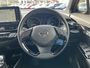 Toyota C-HR CHR Hybrid 2021
