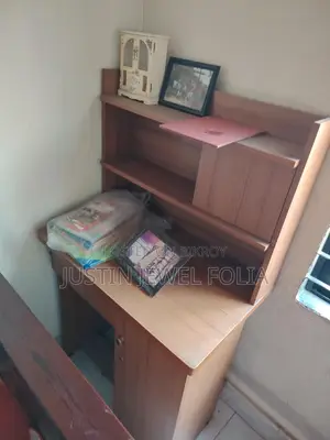 বুকশেলফ টেবিল