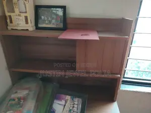 বুকশেলফ টেবিল