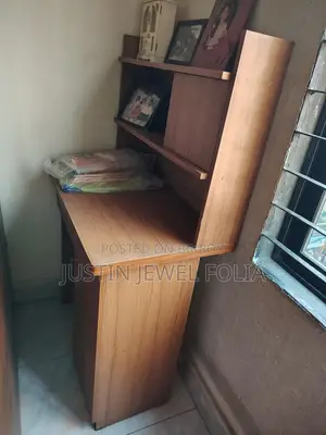 বুকশেলফ টেবিল
