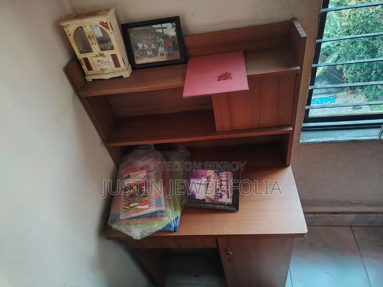 বুকশেলফ টেবিল