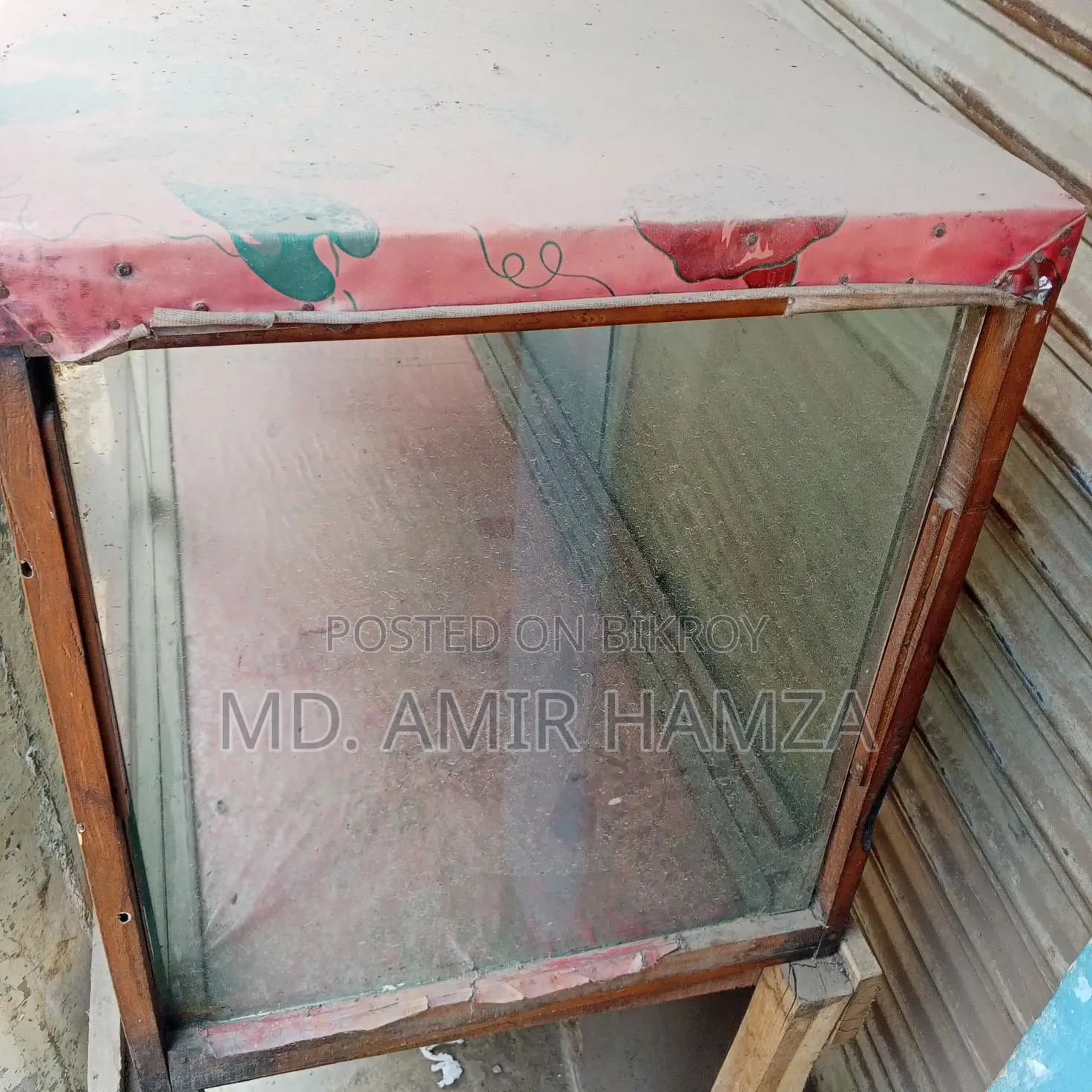 Display Case for Singara