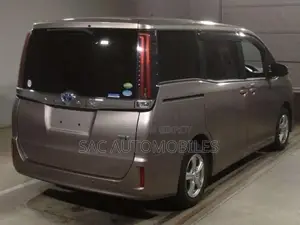 Toyota Noah G edition Hybrid 2020