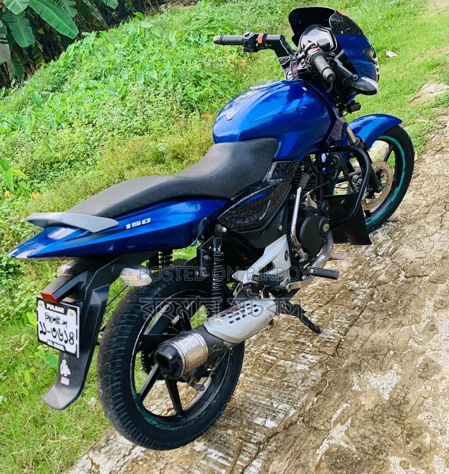Bajaj Pulsar 150 . 2011