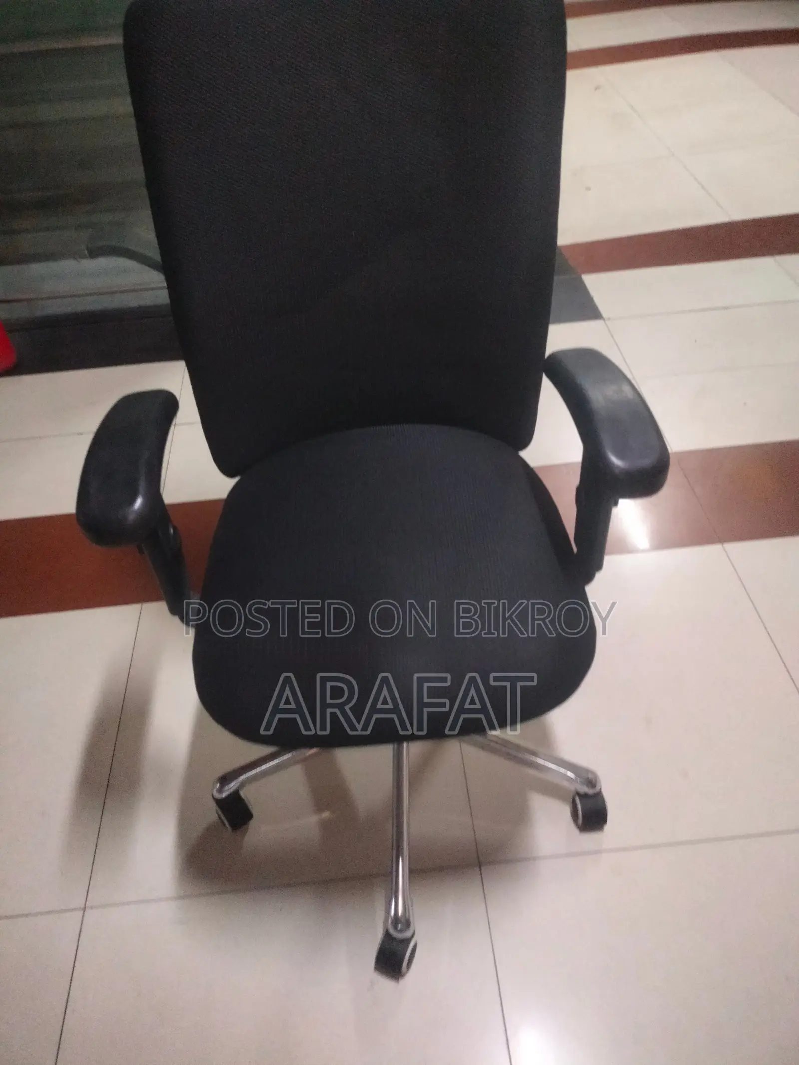 অফিস টেবিল