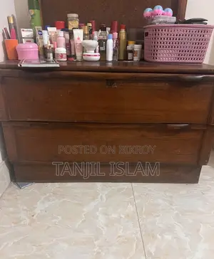 Teak wood. Needs a mirror.