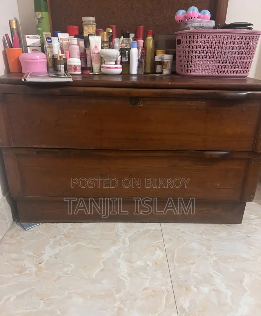 Teak wood. Needs a mirror.
