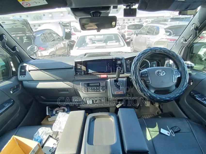 Toyota Hiace Super GL Dark Prime 2023