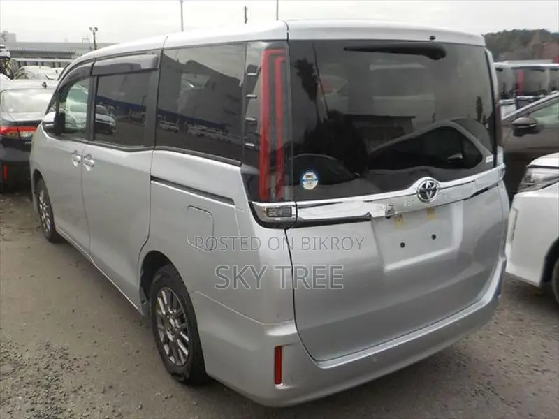 Toyota Noah X 2018