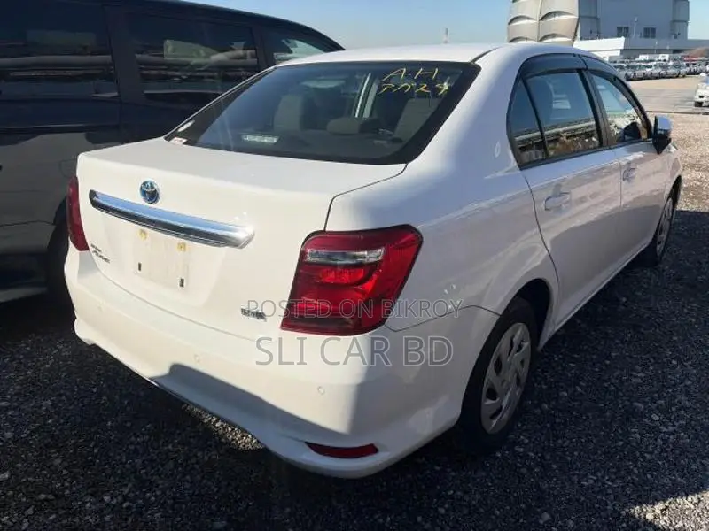 Toyota Axio HYBRID 2021