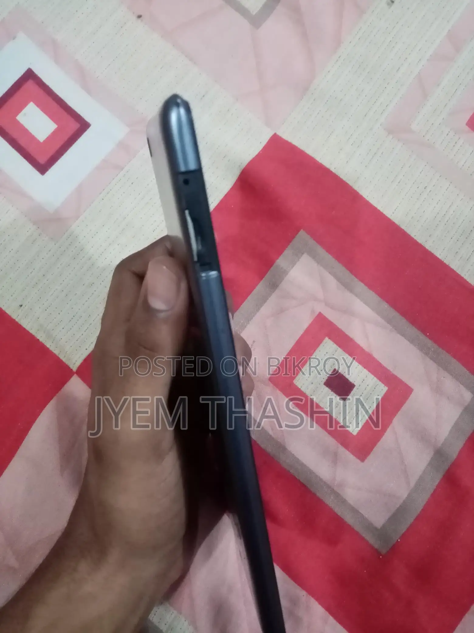Lava Iris (Used)