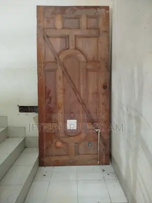 কাঠের দরজা