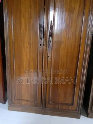 পুরাতন সিরিষ কাঠের আলমারি বিক্রি করা হবে।
