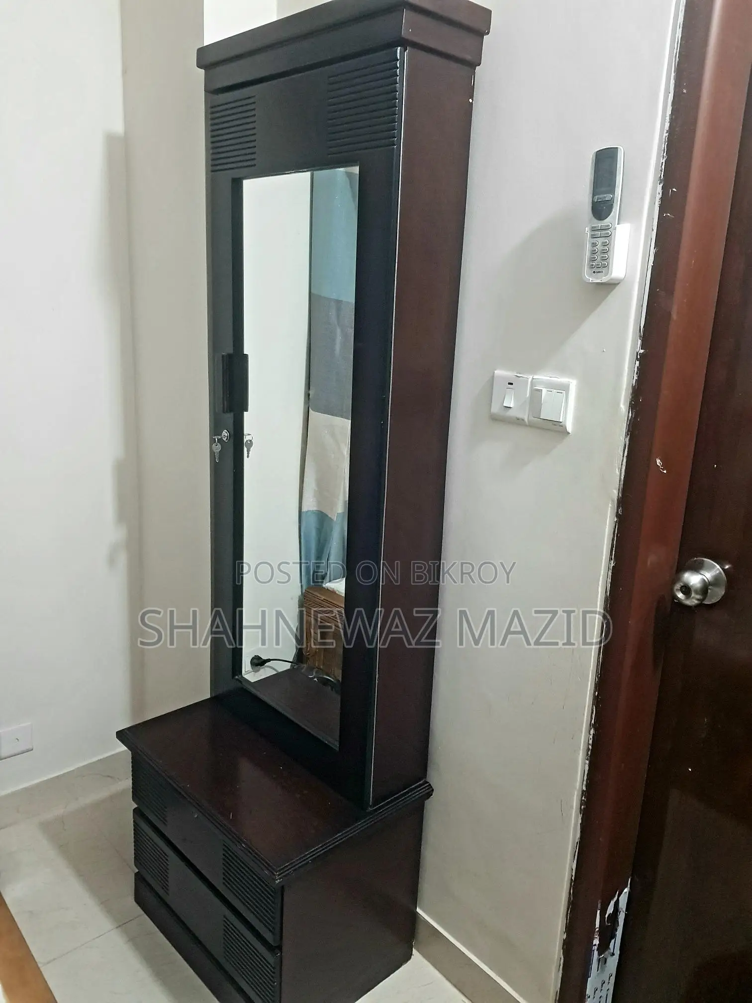 ড্রেসিং টেবিল