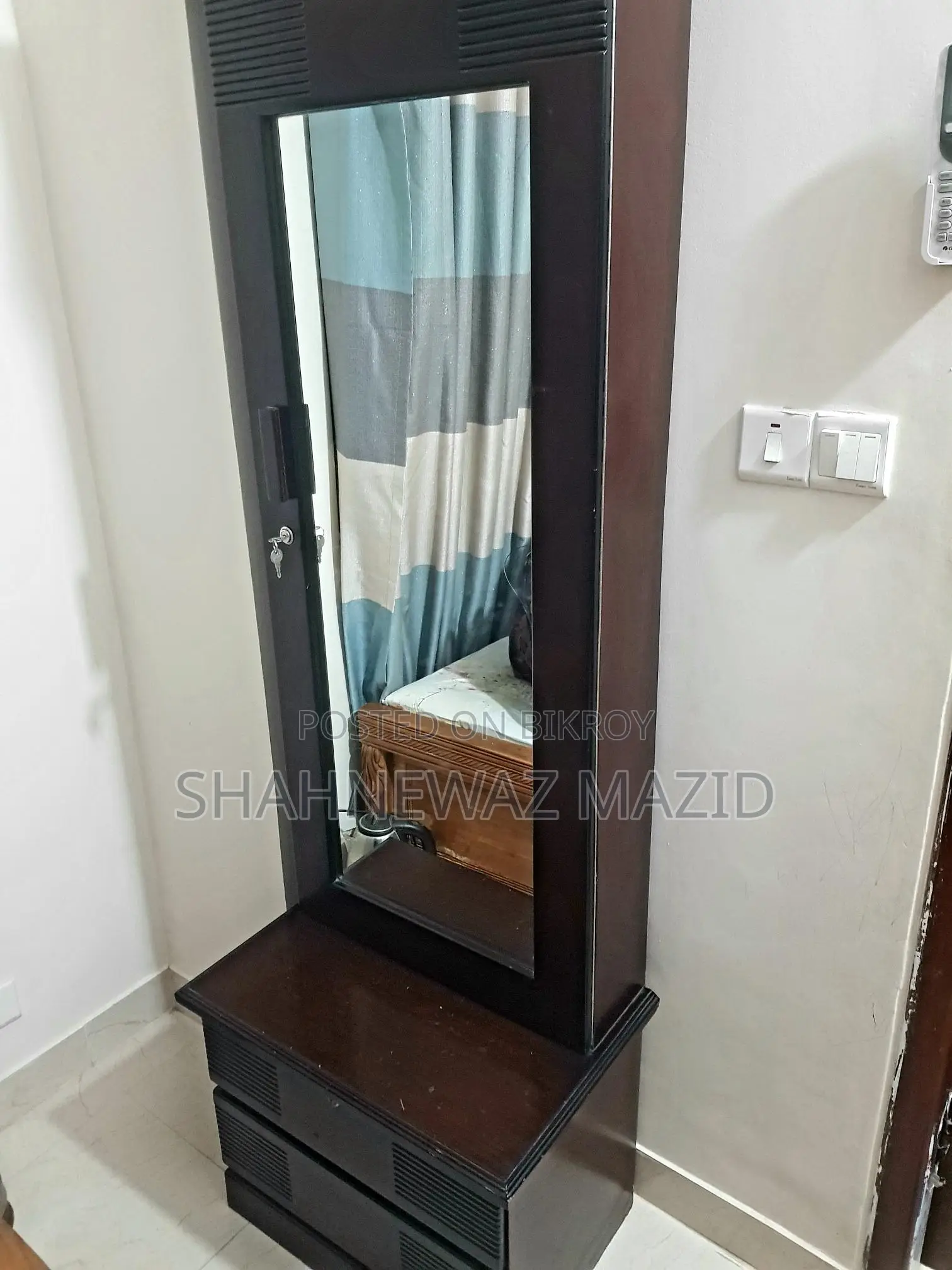 ড্রেসিং টেবিল