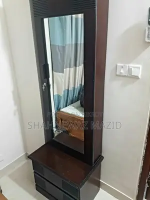 ড্রেসিং টেবিল