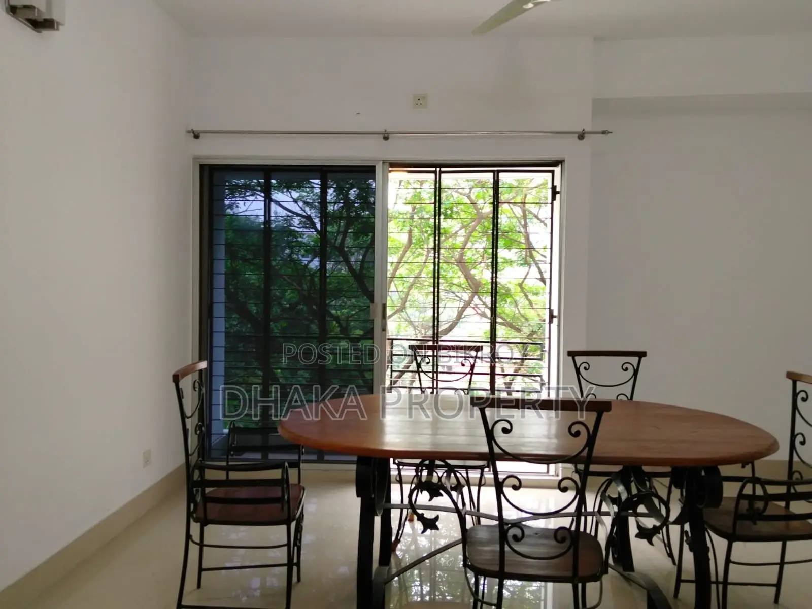 বারিধারা ডিপ্লোম্যাটিক জোনে ৩ বেডরুমের চমৎকার কর্নার প্লট ফ্ল্যাট ভাড়া