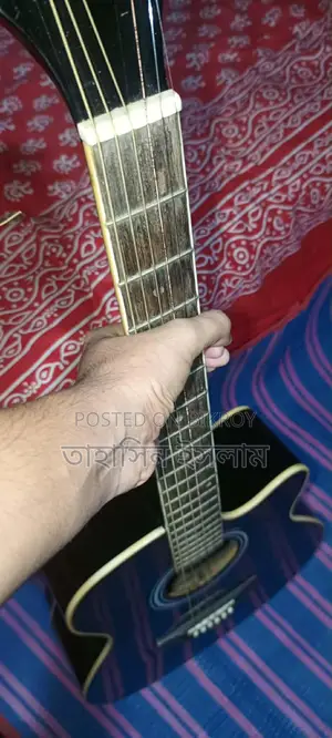 গিটার বিক্রি হবে