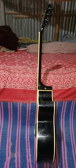 গিটার বিক্রি হবে