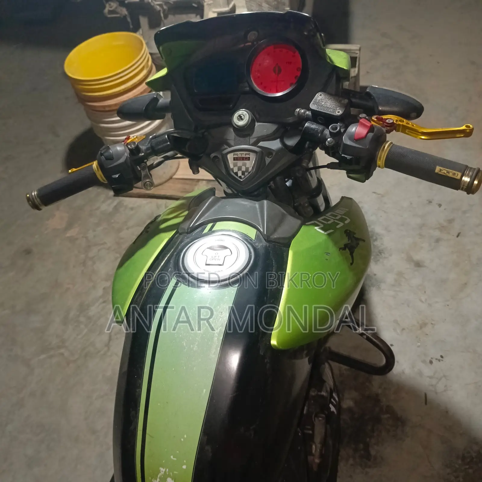 TVS APACHE RTR 150 . 2016