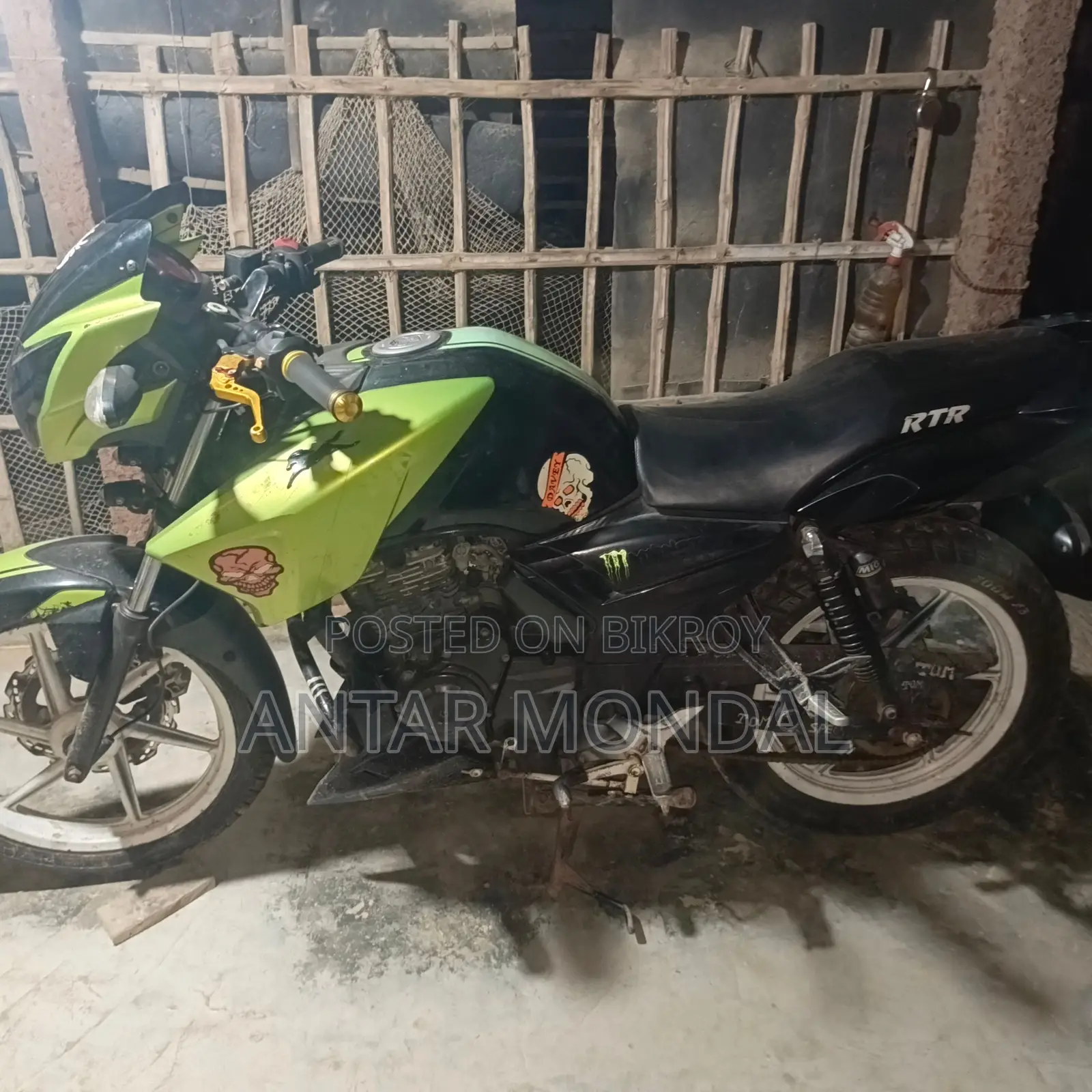 TVS APACHE RTR 150 . 2016