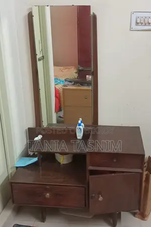 ড্রেসিং টেবিল