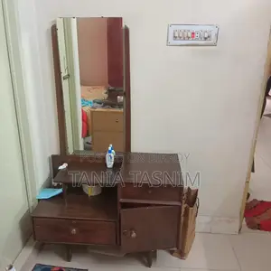 ড্রেসিং টেবিল
