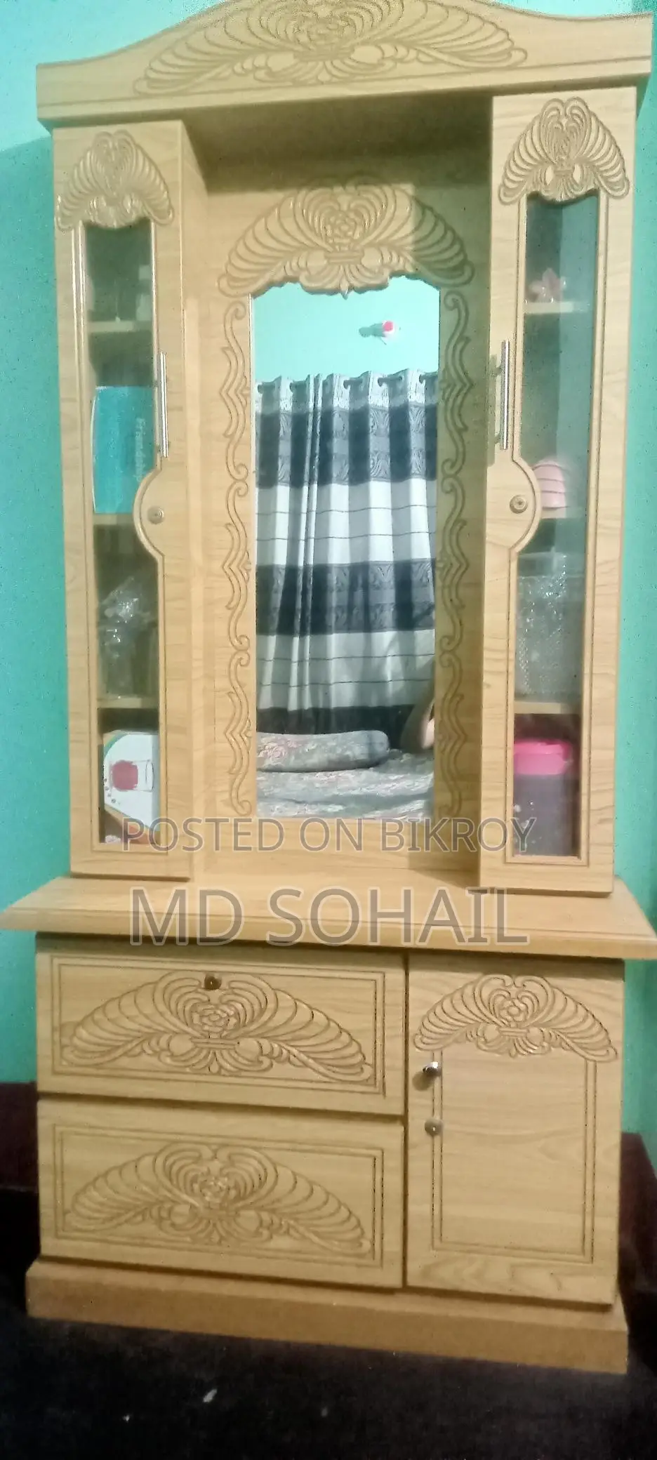 আকর্ষণীয় ড্রেসিং টেবিল