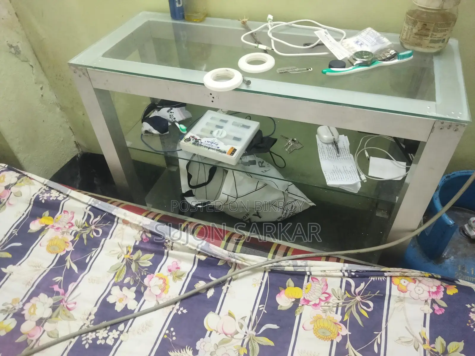 এই রেক বা কাঁচের ডিসপ্লে টি বিক্রি