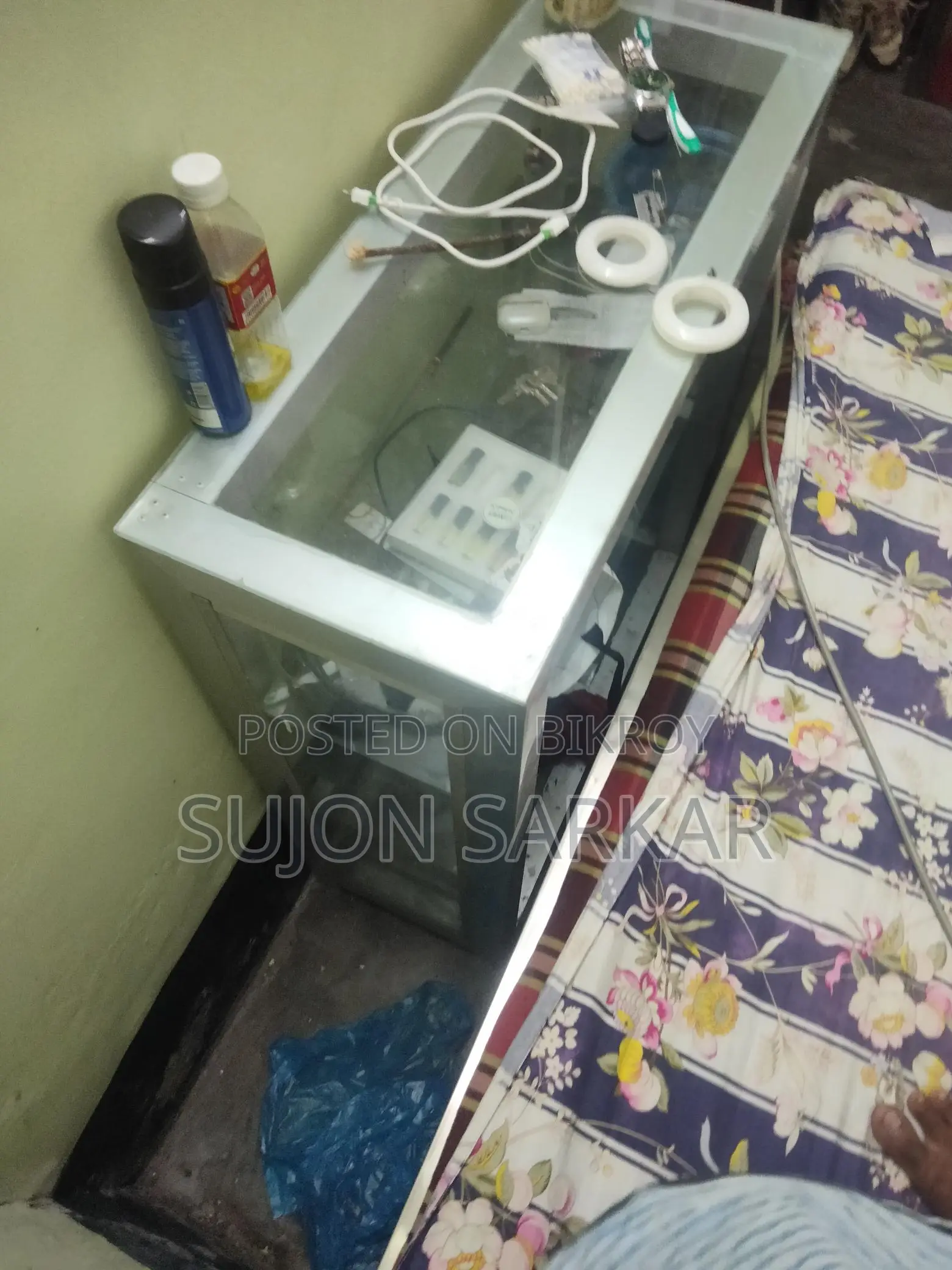এই রেক বা কাঁচের ডিসপ্লে টি বিক্রি