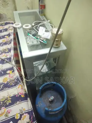 এই রেক বা কাঁচের ডিসপ্লে টি বিক্রি