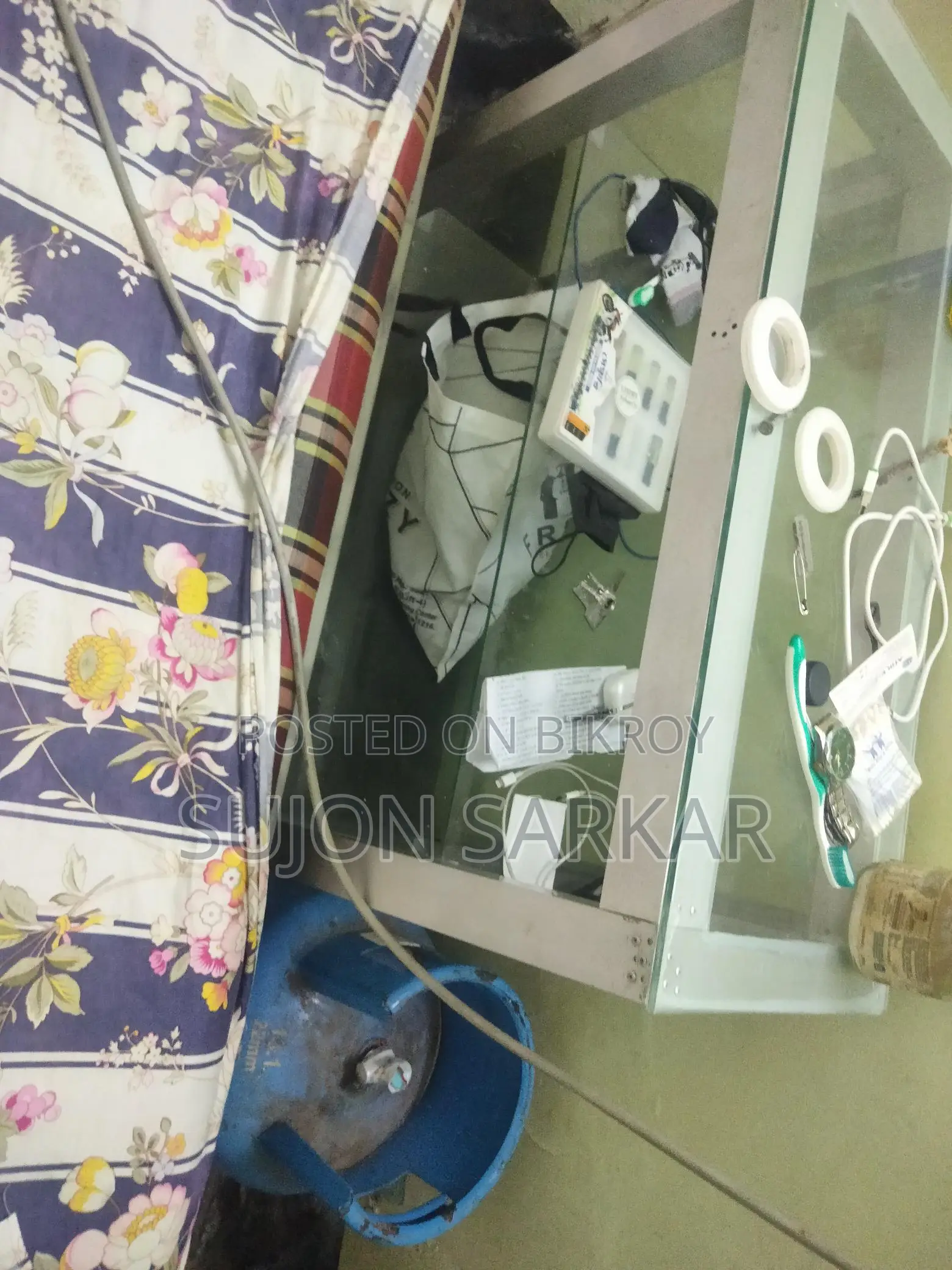 এই রেক বা কাঁচের ডিসপ্লে টি বিক্রি