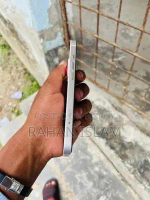 Apple iPhone 13 (Used)