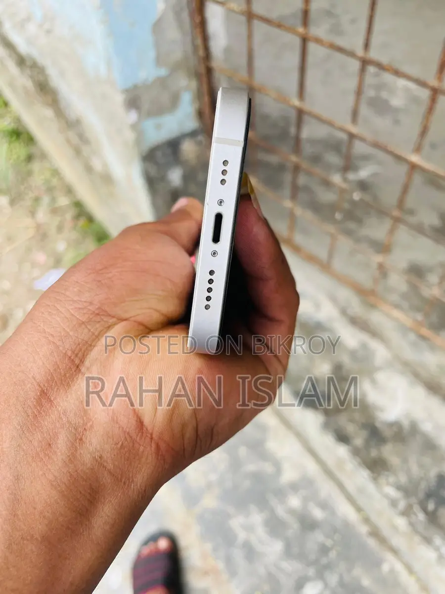 Apple iPhone 13 (Used)