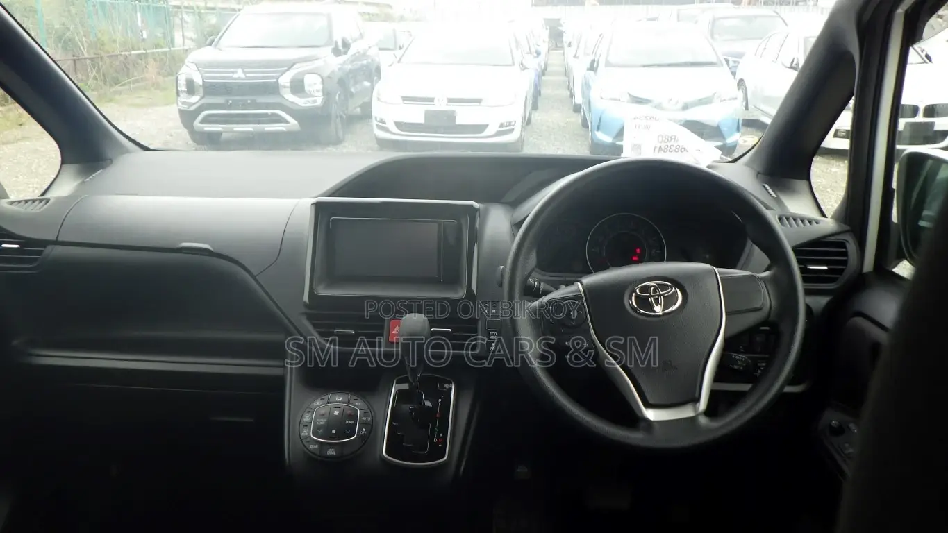 Toyota Noah X Pearl 4 Point 2021