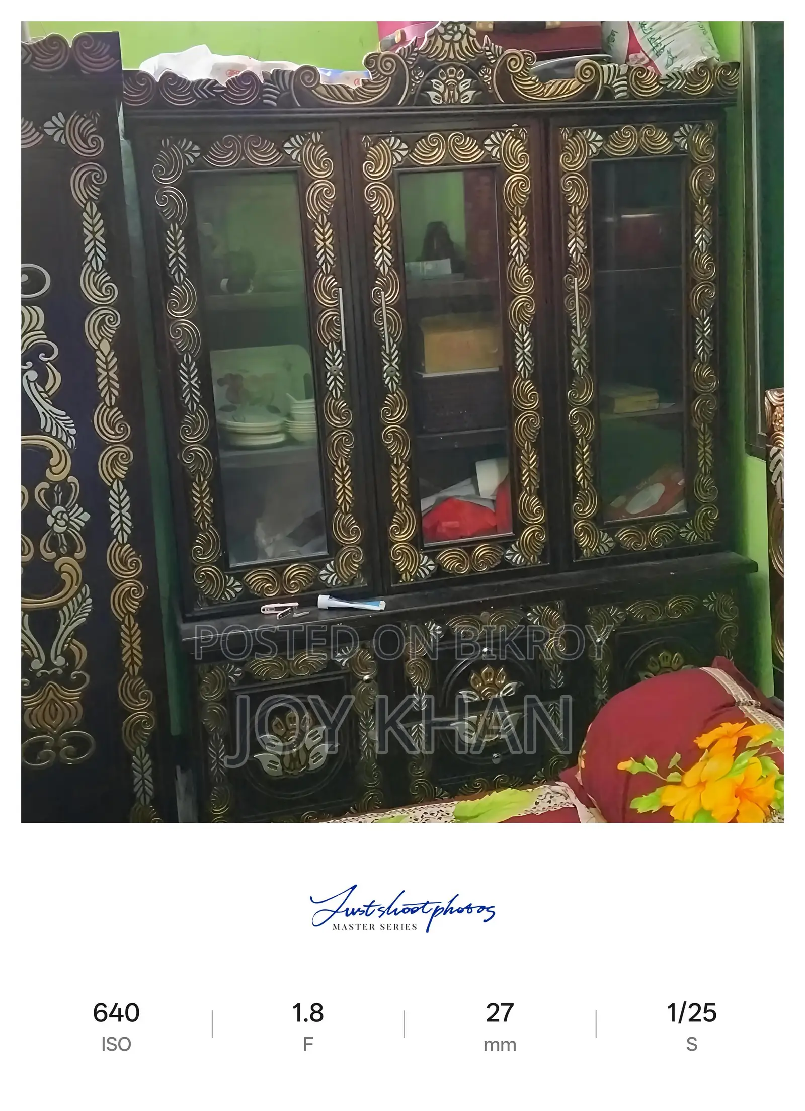 শোকেস