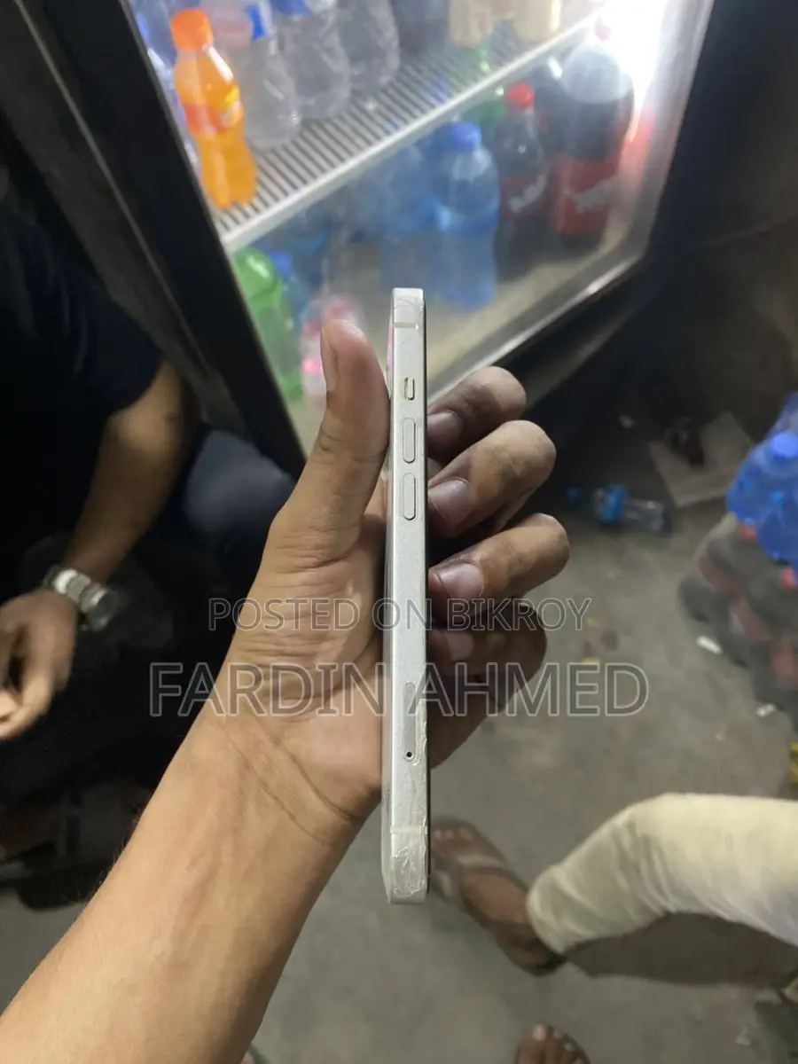 Apple iPhone 13 (Used)
